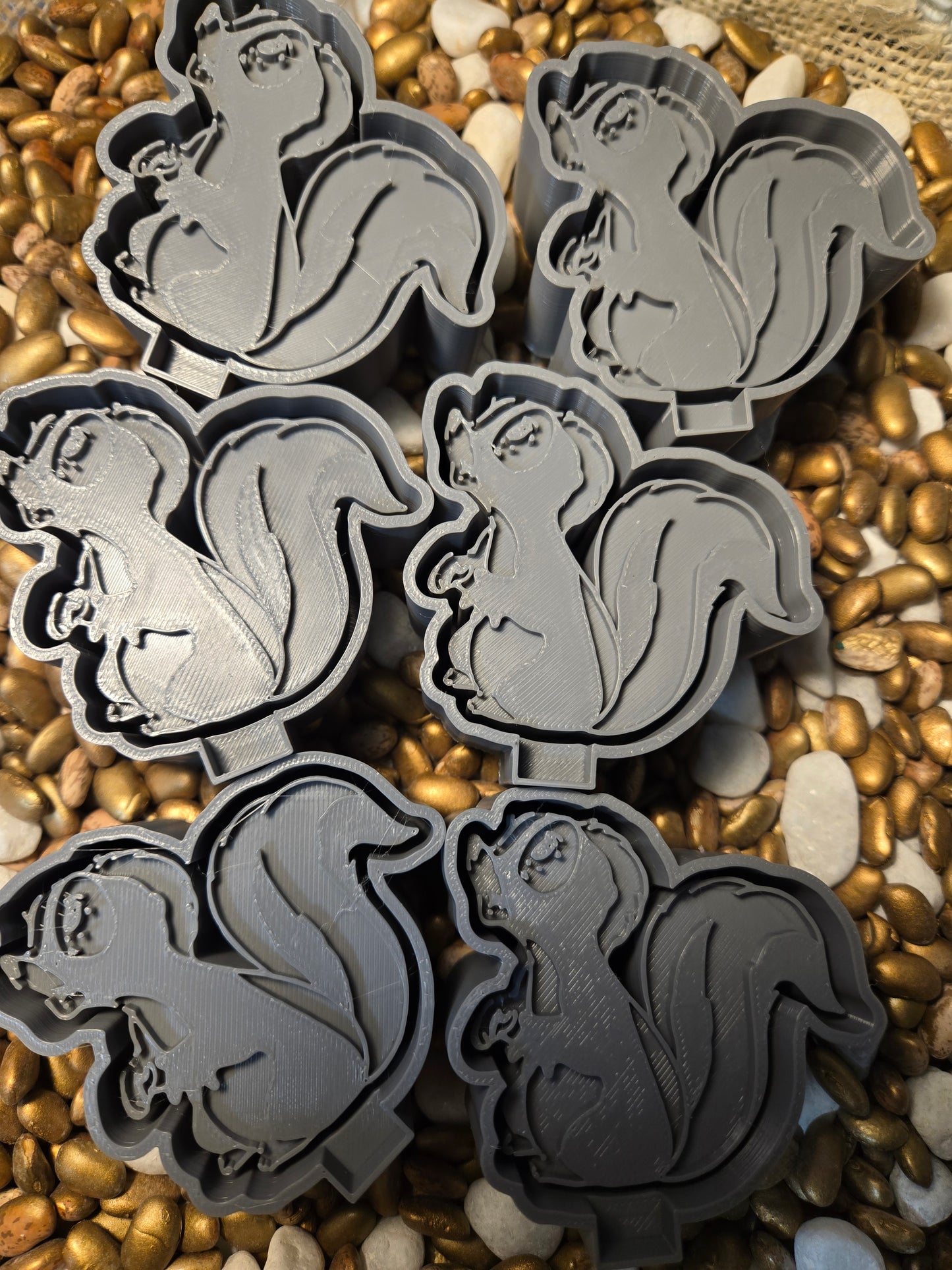 0954. 6 Skunk miniature sample Freshie Molds