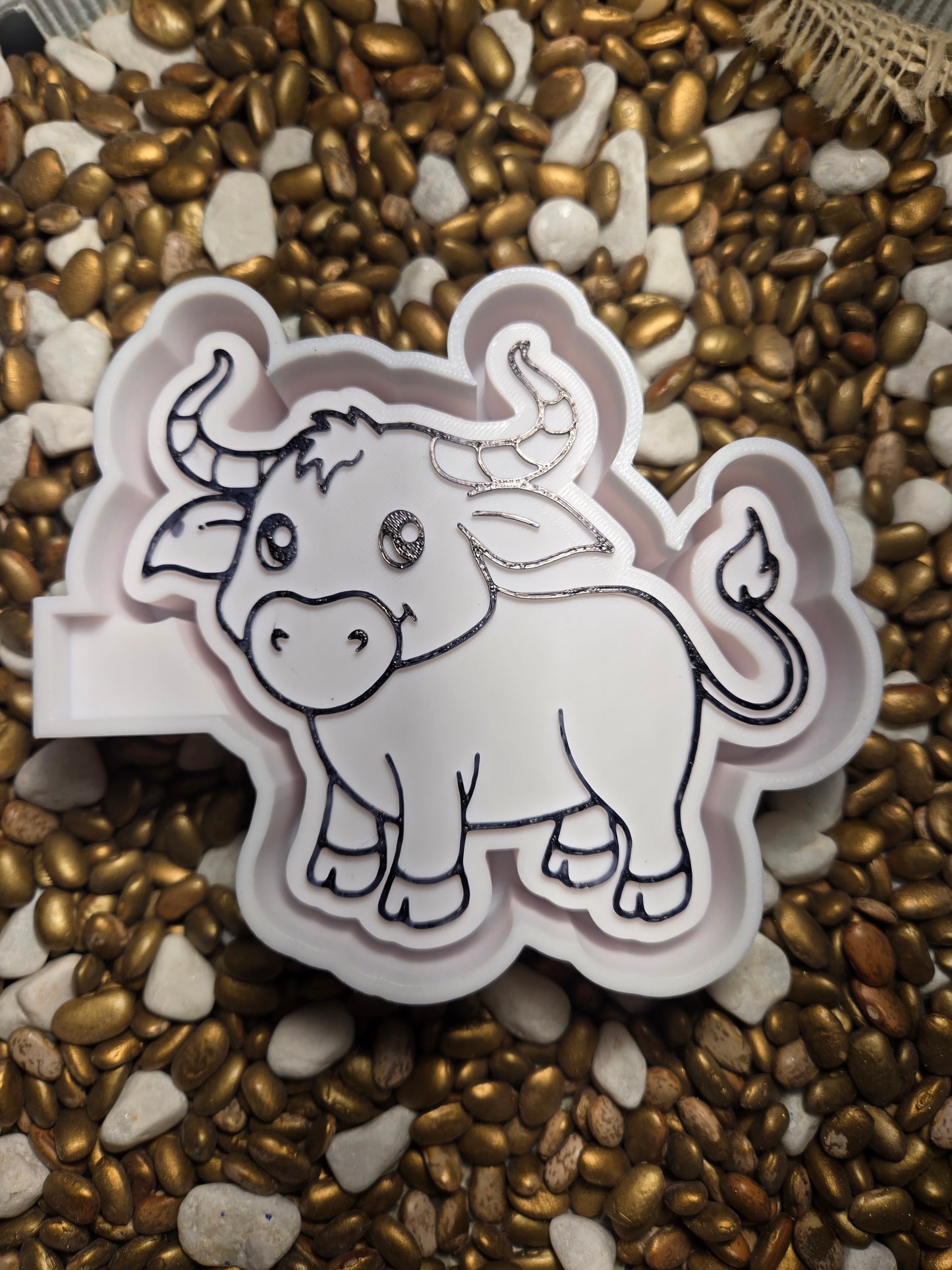 Standing Bull Freshie Mold