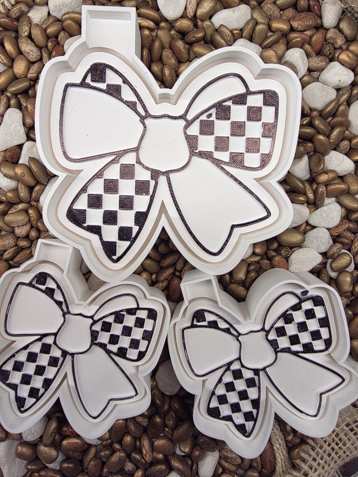 2770. Badge Bow Freshie Mold/ Vent