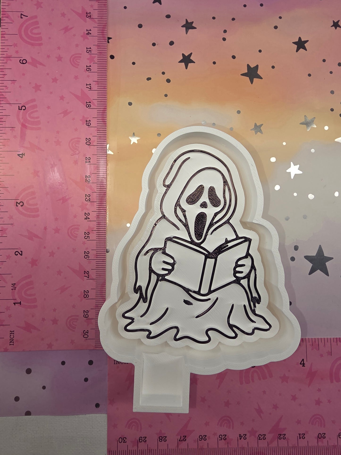 Reading Ghost Face Freshie Mold