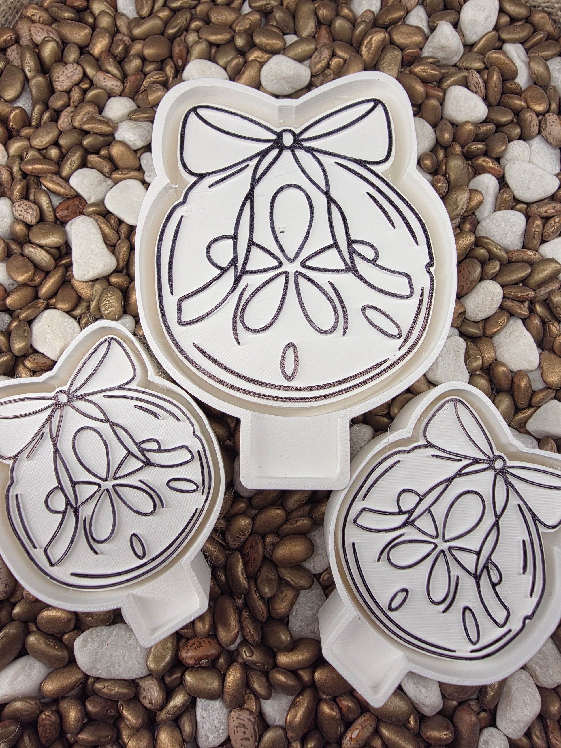 Sand Dollar Bow Freshie Mold / Vent